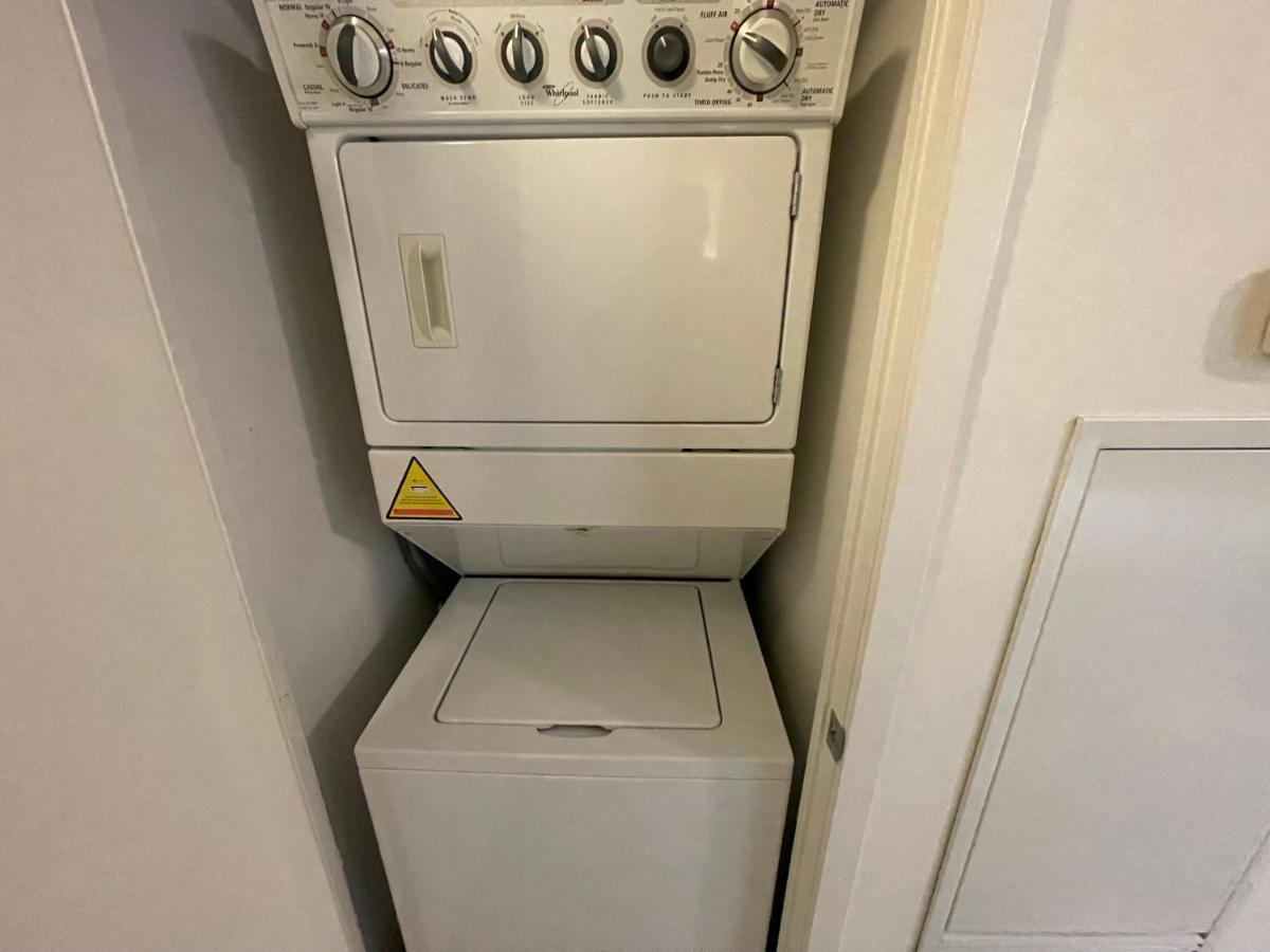 Cozy Open Concept 2Br 2Bath W/Parking -Jays/Cn Leilighet Toronto Eksteriør bilde