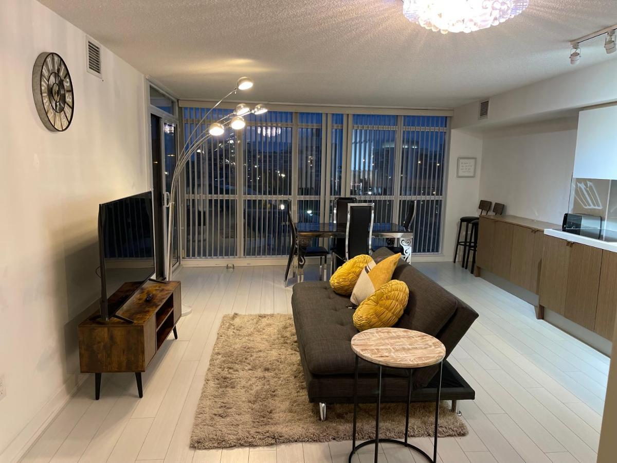 Cozy Open Concept 2Br 2Bath W/Parking -Jays/Cn Leilighet Toronto Eksteriør bilde